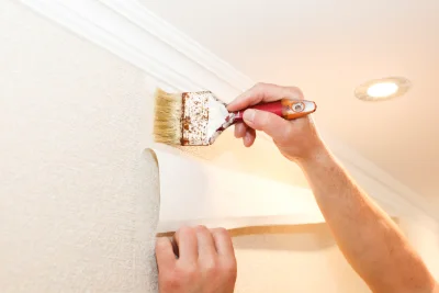 Pose de papier peint à Cournols — revêtements muraux et toiles de verre